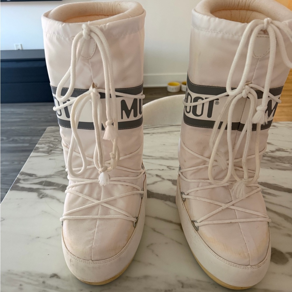 Moon Boot Women's Cream Winter Boots